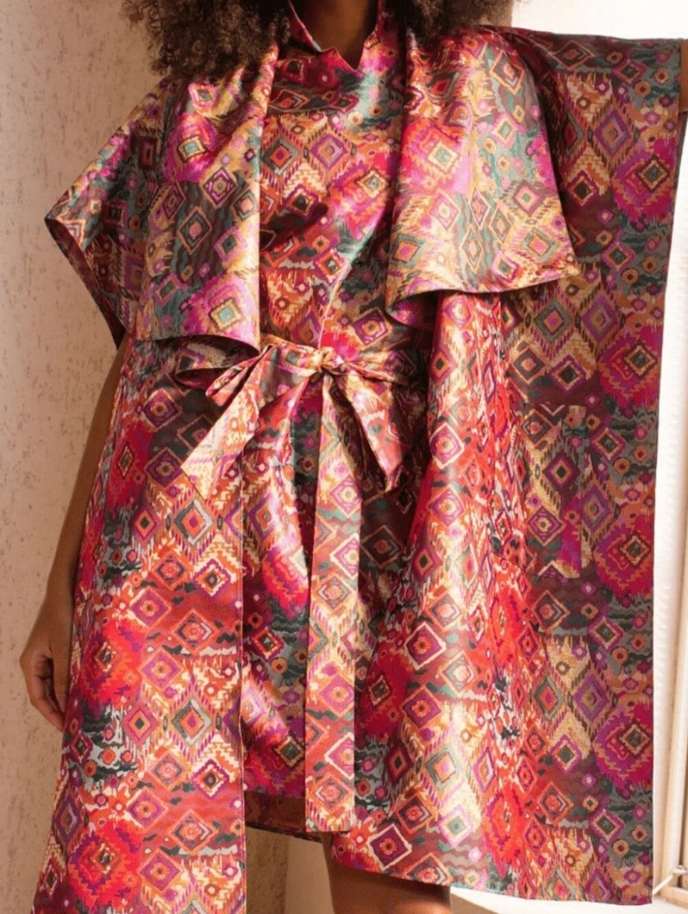 Sassy Jones Pink & Gold Geometric Jacquard Kimono